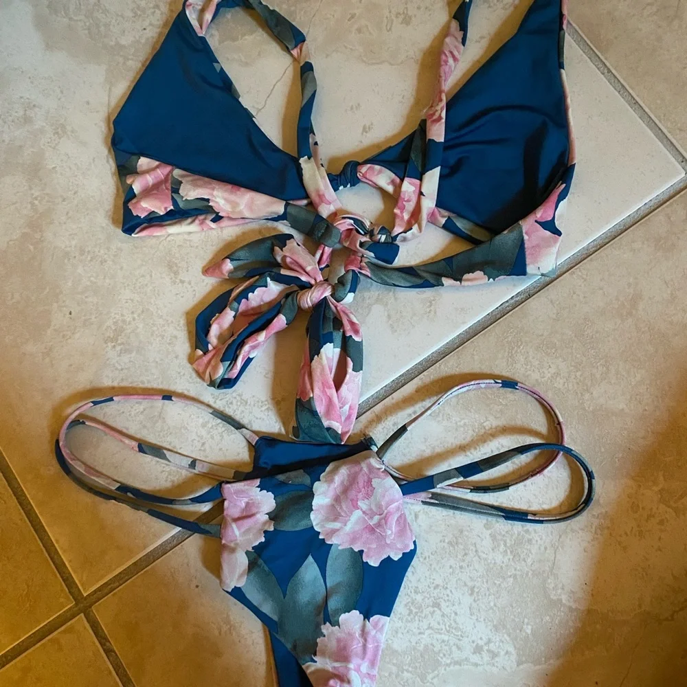 Frankie’s bikini Floral print. Top and bottom. Size Small for both